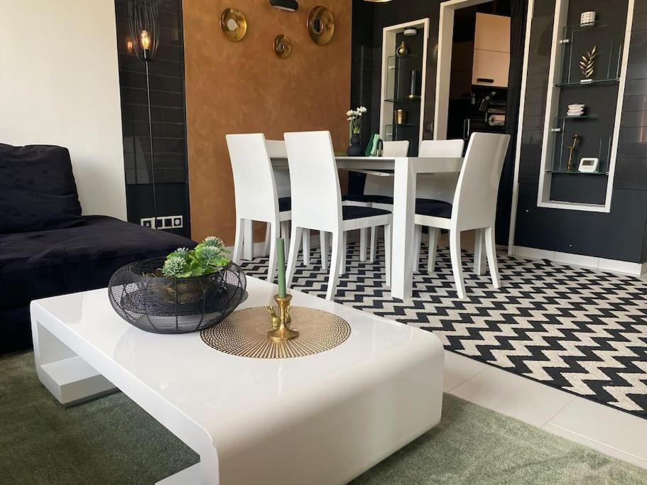 Lovely 1-Bedroom Apartament With Free Parking Софія Екстер'єр фото