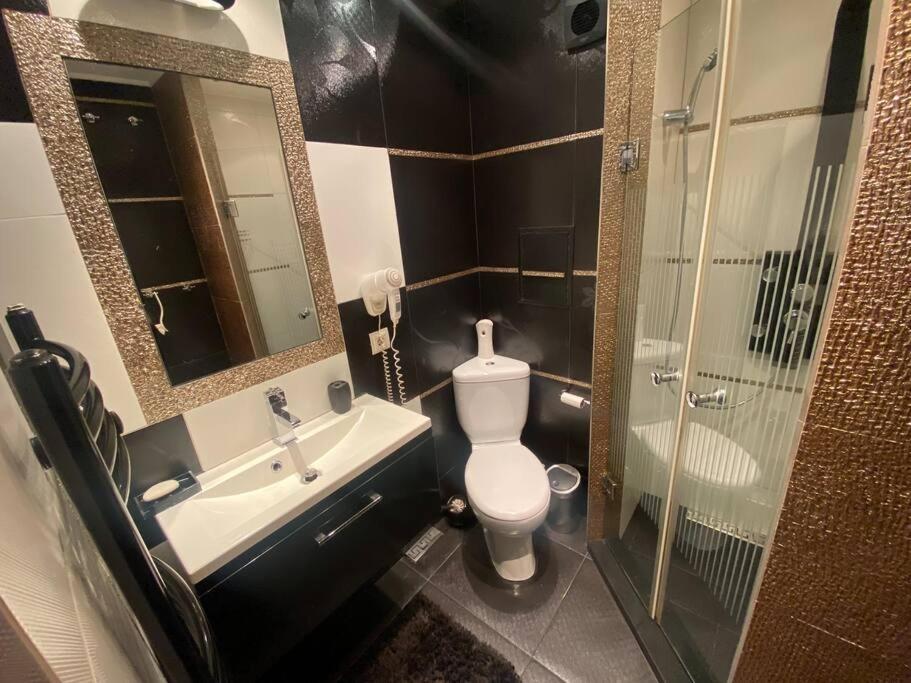 Lovely 1-Bedroom Apartament With Free Parking Софія Екстер'єр фото