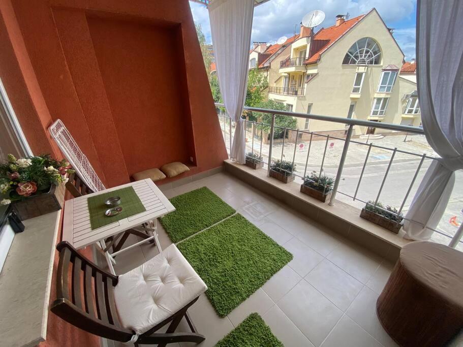 Lovely 1-Bedroom Apartament With Free Parking Софія Екстер'єр фото