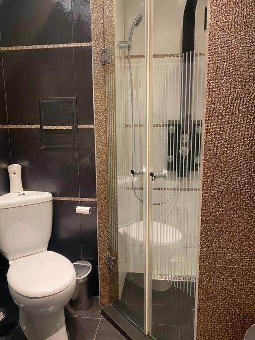 Lovely 1-Bedroom Apartament With Free Parking Софія Екстер'єр фото