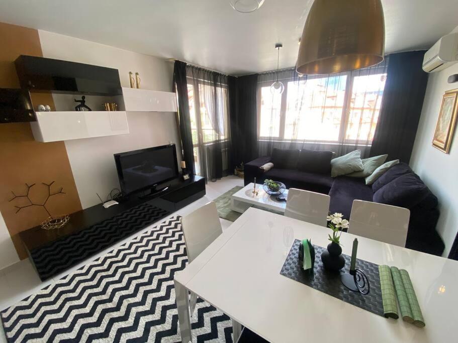 Lovely 1-Bedroom Apartament With Free Parking Софія Екстер'єр фото