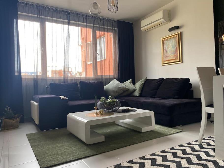 Lovely 1-Bedroom Apartament With Free Parking Софія Екстер'єр фото