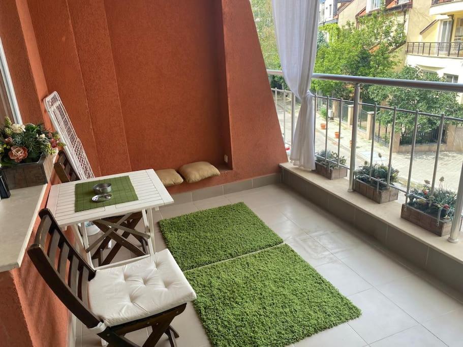 Lovely 1-Bedroom Apartament With Free Parking Софія Екстер'єр фото