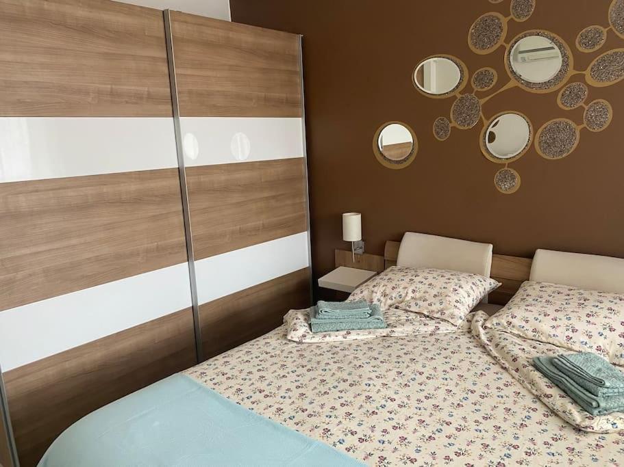 Lovely 1-Bedroom Apartament With Free Parking Софія Екстер'єр фото