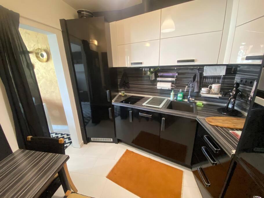 Lovely 1-Bedroom Apartament With Free Parking Софія Екстер'єр фото