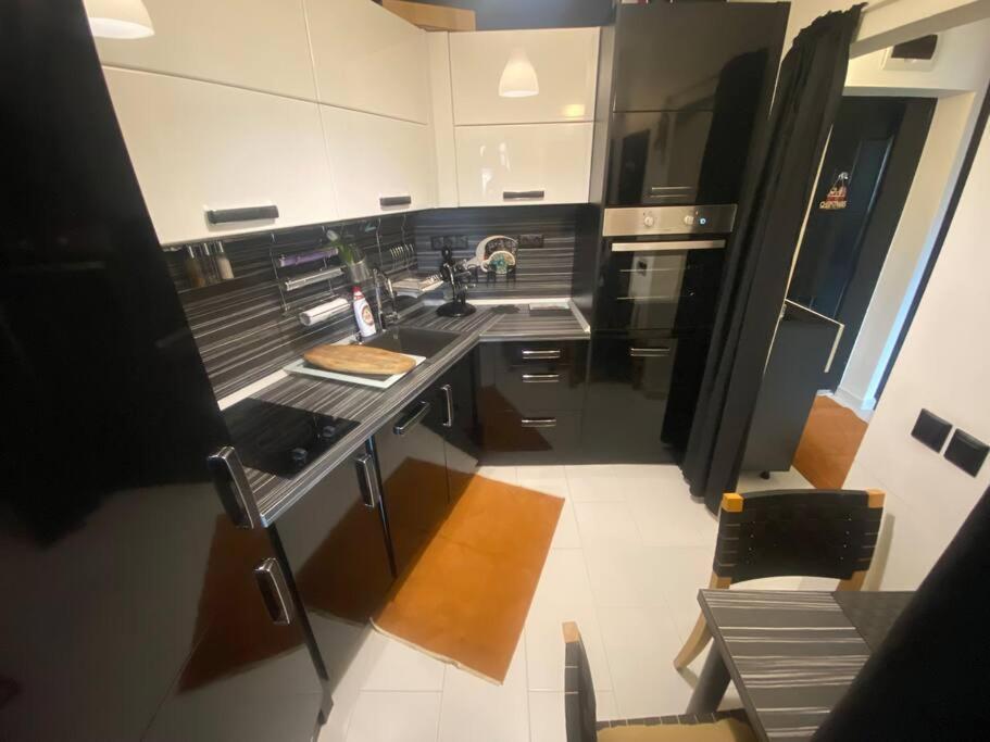 Lovely 1-Bedroom Apartament With Free Parking Софія Екстер'єр фото