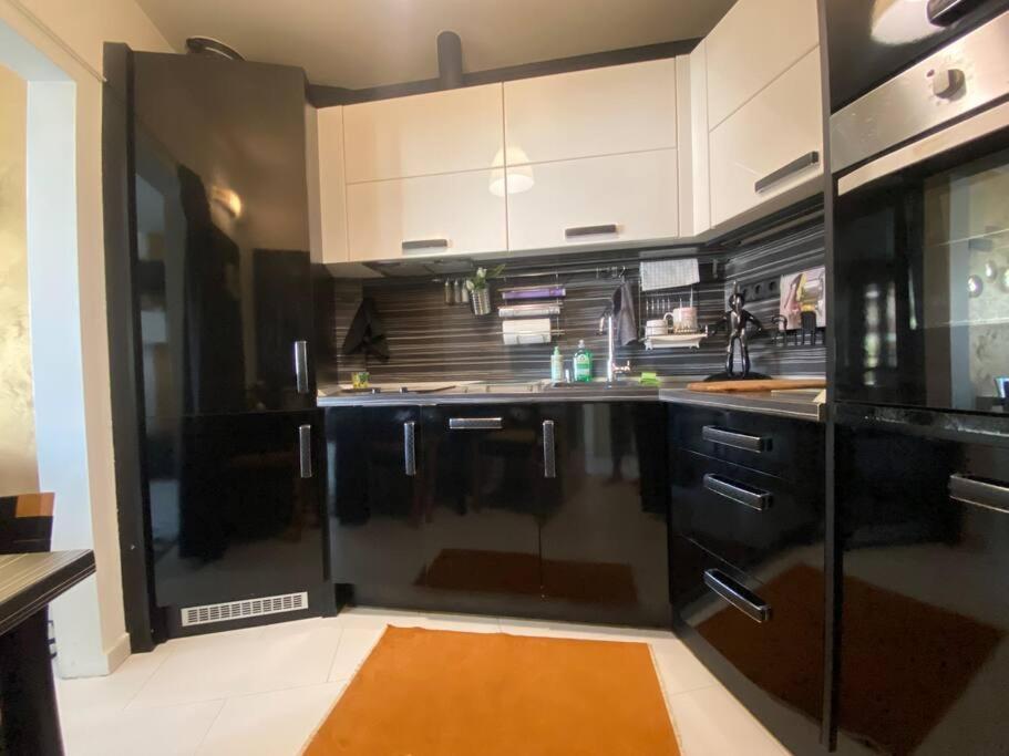 Lovely 1-Bedroom Apartament With Free Parking Софія Екстер'єр фото
